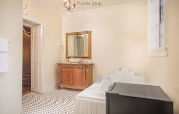 Room, 1 Queen Bed (304), Stairs Required