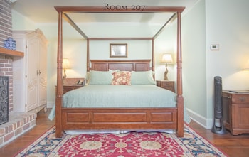 Room, 1 King Bed (207), Stairs Required
