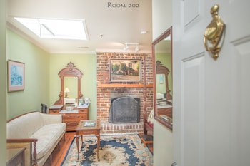 Room, 1 Queen Bed (202), Stairs Required