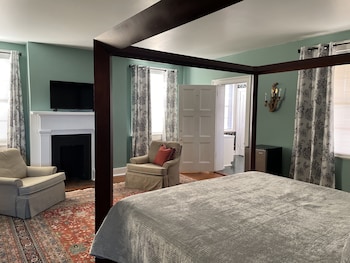 Room, 1 King Bed (407), Stairs Required