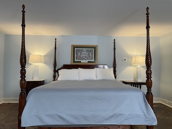 Room, 1 King Bed (402), Stairs Required