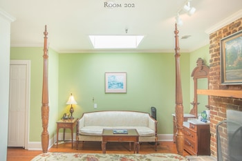 Room, 1 Queen Bed (202), Stairs Required