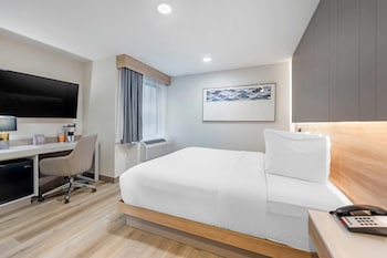 Room, 1 King Bed, Non Smoking (Upgrade)