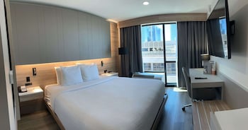 Room, 1 King Bed, Non Smoking (Upgrade)