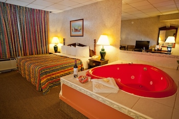 Suite, 1 King Bed, Non Smoking, Jetted Tub (Exterior Corridor)