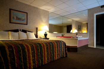 Suite, 1 King Bed, Non Smoking, Jetted Tub (Exterior Corridor)