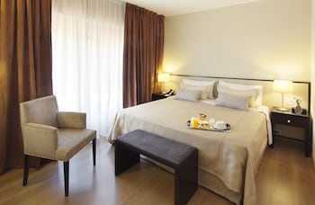 Superior Room, 1 King Bed, City View