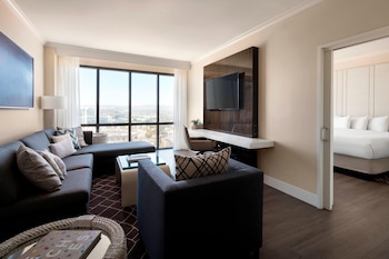 Club Suite, 1 King Bed with Sofa bed