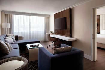 Executive Suite, 1 King Bed with Sofa bed