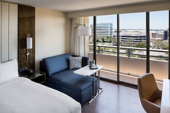 Club Room, 1 King Bed (M Club Access)