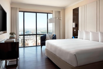 Club Room, 1 King Bed (M Club Access)