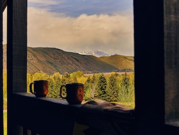 Room, 1 King Bed, Balcony, Mountain View