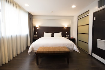 Standard Room, 1 Queen Bed