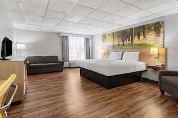 Room, 1 King Bed, Non Smoking (First floor)