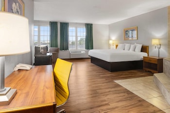 Studio Suite, 1 King Bed, Non Smoking (Second Floor)