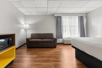 Room, 1 King Bed, Non Smoking (First floor)