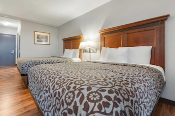 Room, 2 Queen Beds, Non Smoking (Second floor)