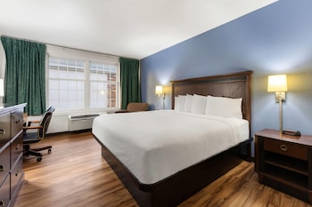 Suite, 1 King Bed, Non Smoking (Second Floor, One-Bedroom)