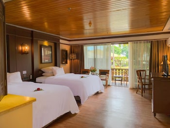Standard Balcony (2 Queen Beds)