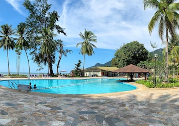 Superior Poolside (2 Queen Beds)