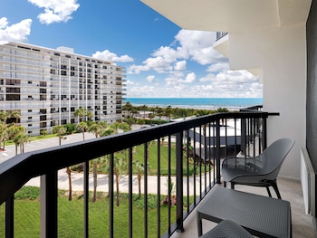 Room, 1 Queen Bed, Accessible, Balcony, Partial Ocean View (Mobility, Hearing and Roll-In Shower)