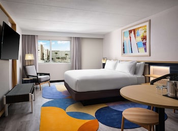 Room, 1 Queen Bed, Accessible (Hearing)
