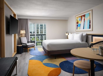 Room, 1 Queen Bed, Accessible, Balcony, Partial Ocean View (Mobility, Hearing and Roll-In Shower)