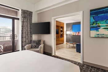 Junior Suite, 1 King Bed, City View