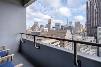 Premium Room, 1 King Bed, Balcony