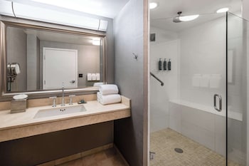 Junior Suite, 1 King Bed, City View