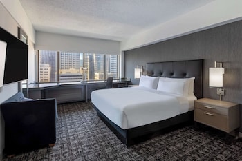 Deluxe Room, 1 King Bed, City View