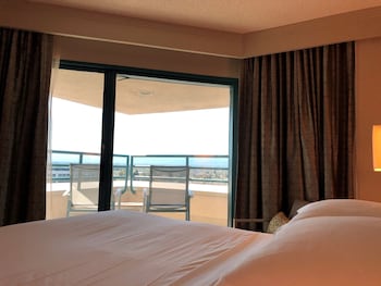 Room, 1 King Bed, Balcony