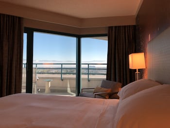 Room, 1 King Bed, Balcony