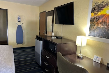 Room, 1 King Bed, Non Smoking