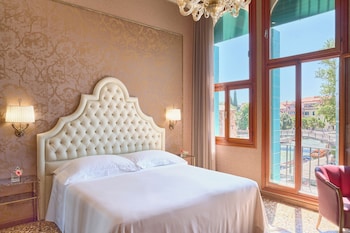 Deluxe Triple Room, Canal View (Small Canal and/or Garden)