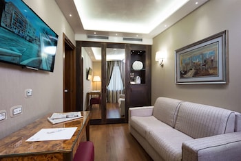 Suite, City View
