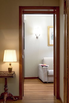 Suite, City View