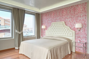 Deluxe Double Room, Canal View (Canal Grande)