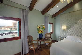 Deluxe Double Room, Canal View (Canal Grande)