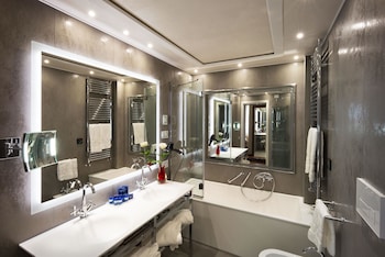 Deluxe Triple Room, City View