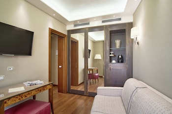 Suite, City View