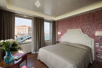 Deluxe Double Room, Canal View (Canal Grande)