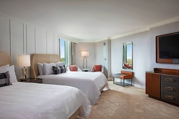 Deluxe Room, 2 Queen Beds, Corner