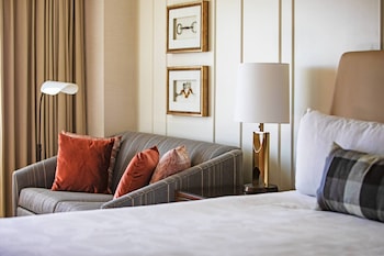 Deluxe Room, 1 King Bed with Sofa bed