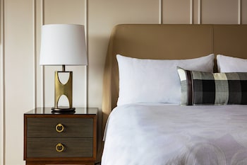Deluxe Room, 1 King Bed with Sofa bed
