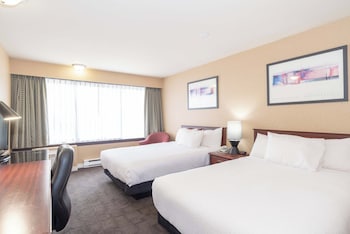 Standard Room, 2 Double Beds, Poolside