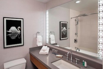 Traditional Room, 1 King Bed (Mobility Accessible, Tub)