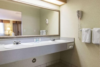 Basic Single Room, 1 Queen Bed, Non Smoking