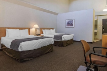 Basic Room, 2 Queen Beds, Non Smoking