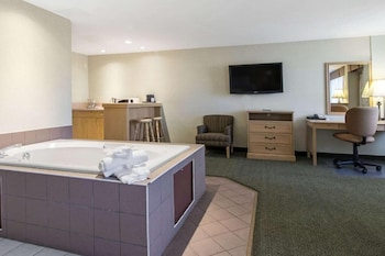 Jacuzzi Suite, Two Queen Beds